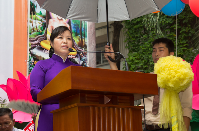 Bà Nguyễn Thị Hồng Tiến - Chủ tịch MTTQVN quận Tân Bình phát biểu chúc mừng