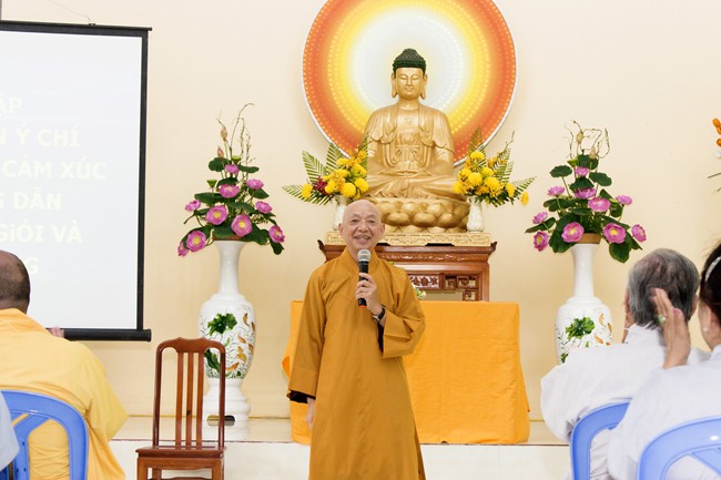 HT. Thích Phụng Sơn hướng dẫn Chư tăng và Phật tử về Thiền sức khoẻ & Khí công