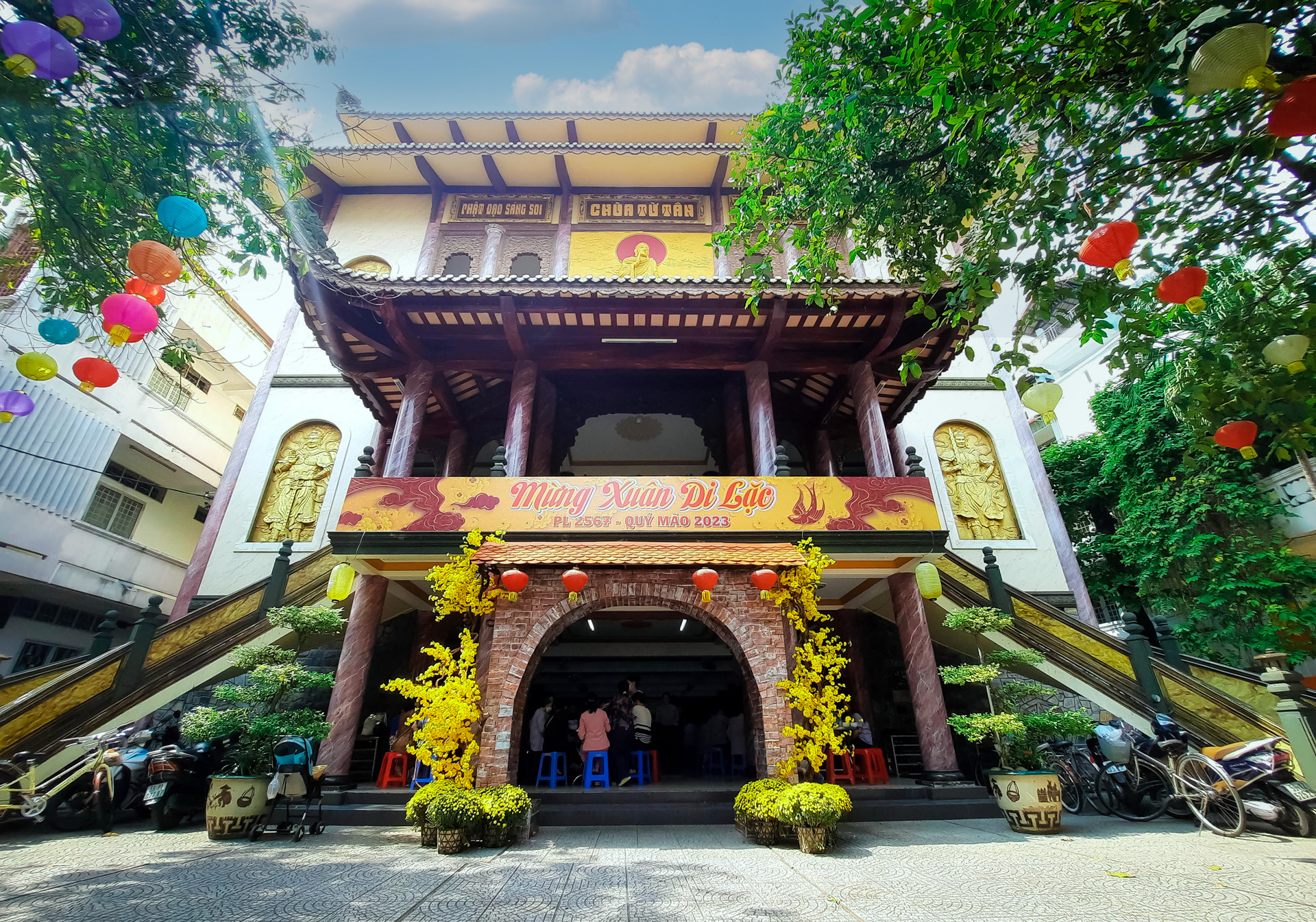 "Xuân yêu thương - Vì an sinh xã hội" Tặng quà Tết cho bà con nghèo