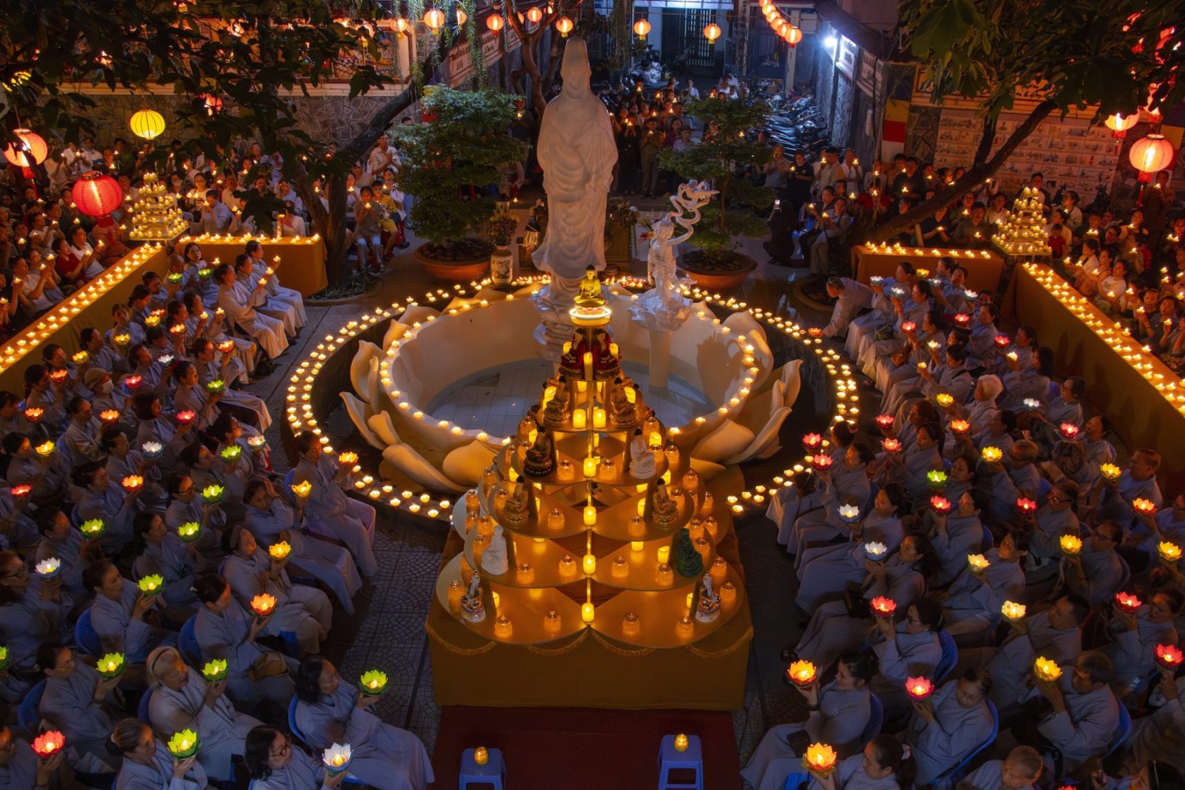 LỄ HỘI RƯỚC ĐÈN DƯỢC SƯ CẦU QUỐC THÁI DÂN AN