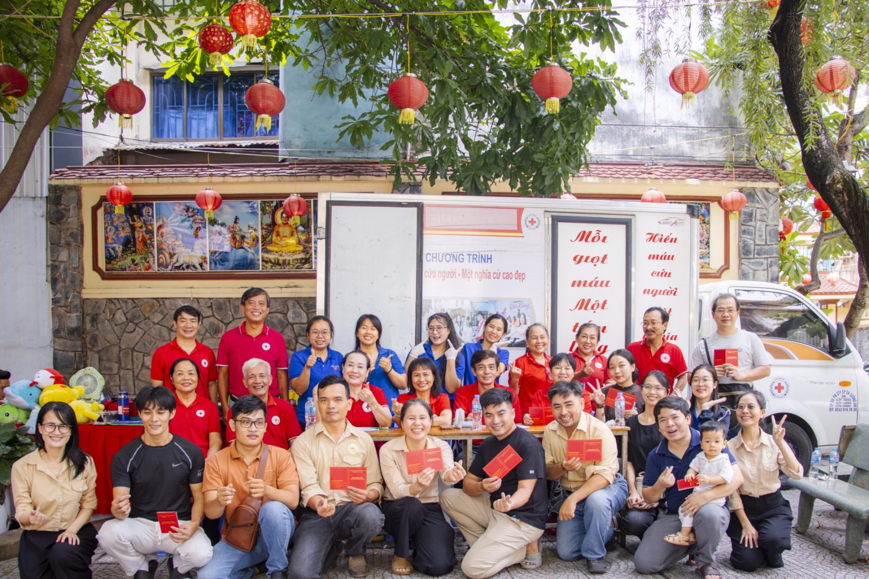 KHÉP LẠI MỘT NGÀY HỘI HIẾN MÁU TÌNH NGUYỆN ĐẦY YÊU THƯƠNG VÀ NGHĨA TÌNH