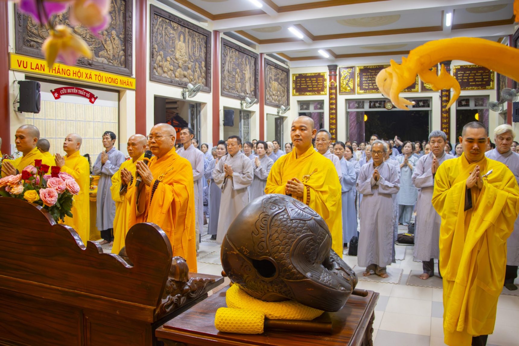 LẮNG ĐỌNG MÙA VU LAN – HOA HỒNG CÀI ÁO, TÌNH CHA NGHĨA MẸ (3)