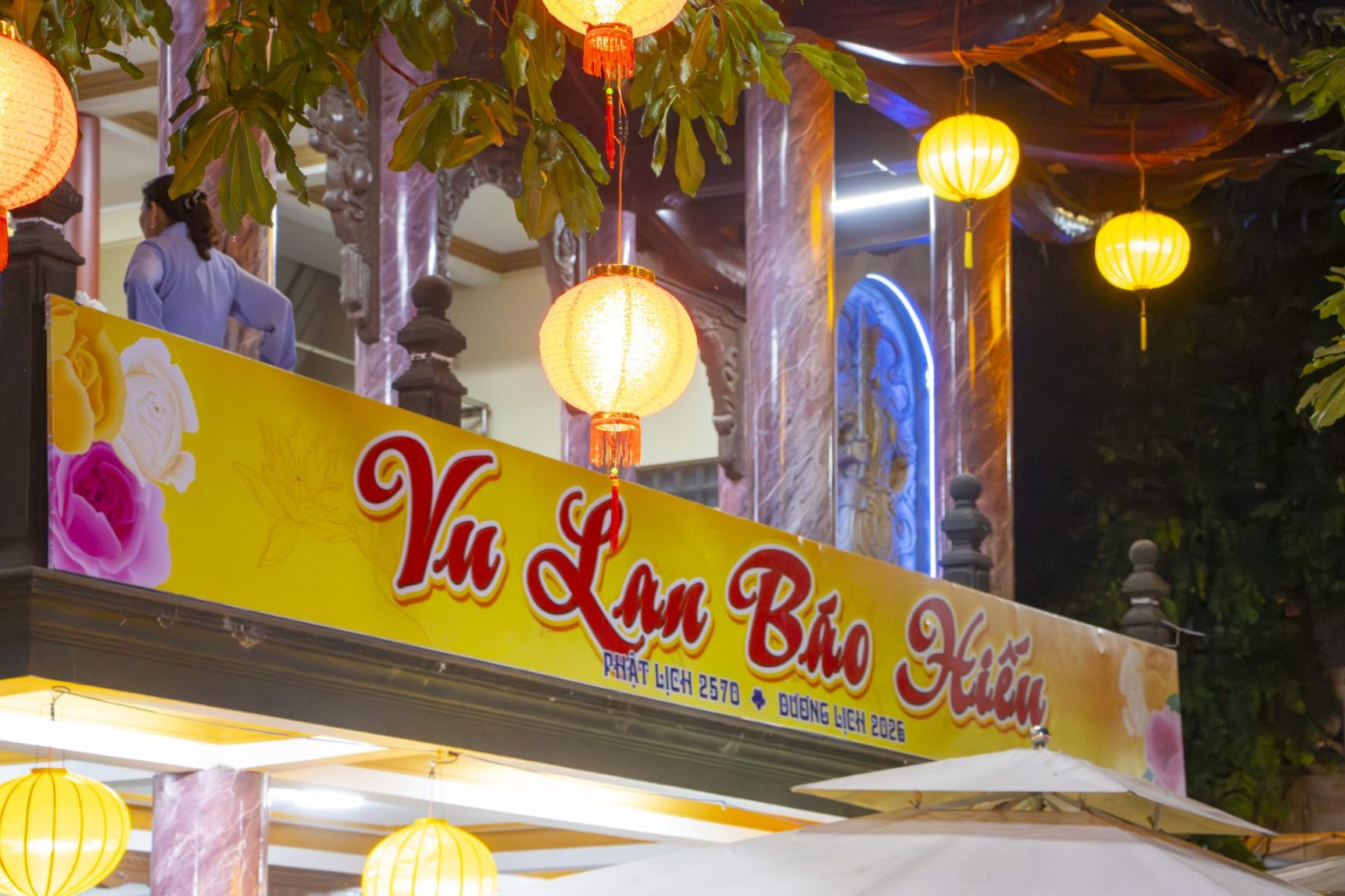 LẮNG ĐỌNG MÙA VU LAN – HOA HỒNG CÀI ÁO, TÌNH CHA NGHĨA MẸ (15)