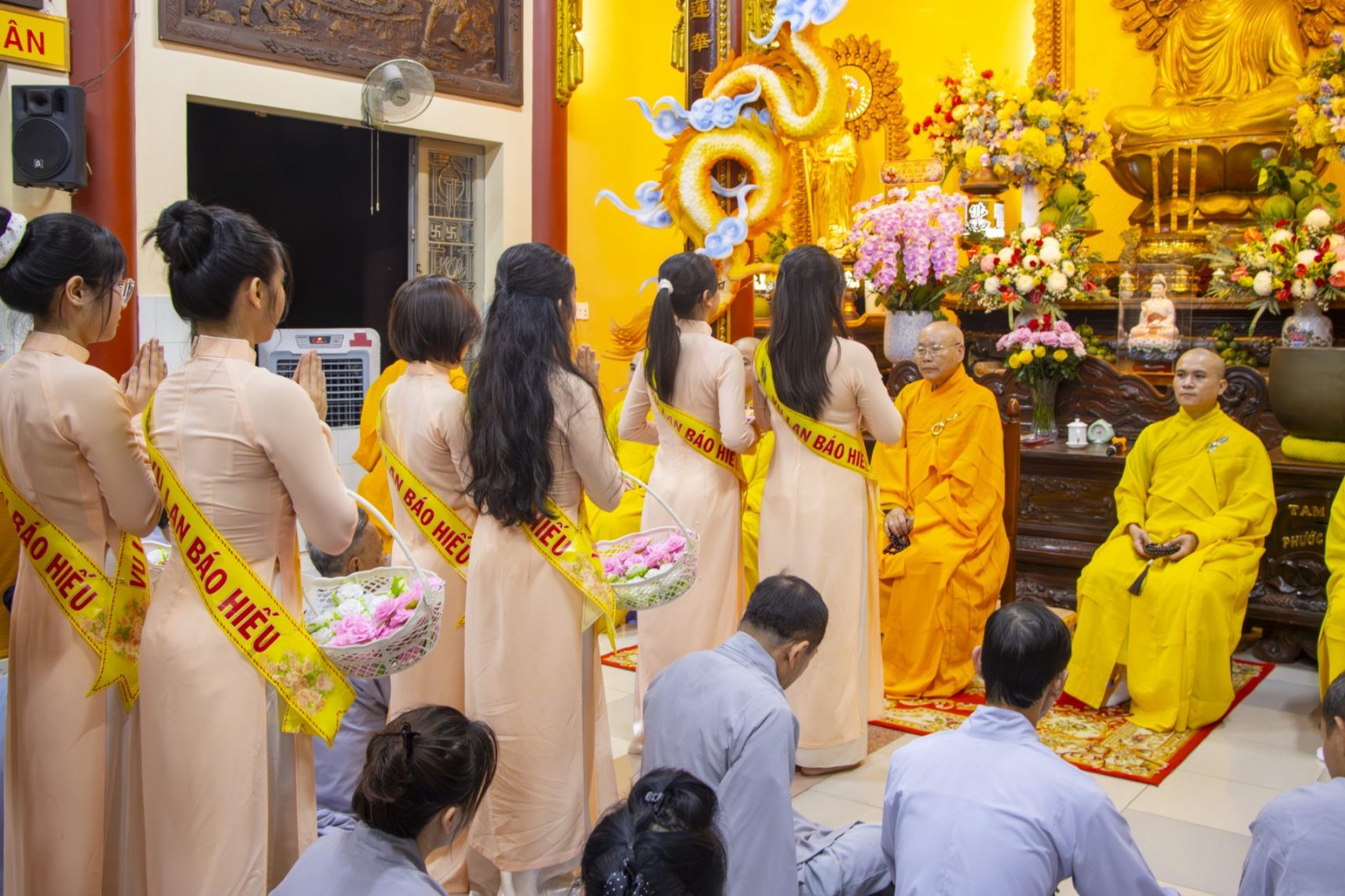 LẮNG ĐỌNG MÙA VU LAN – HOA HỒNG CÀI ÁO, TÌNH CHA NGHĨA MẸ (22)