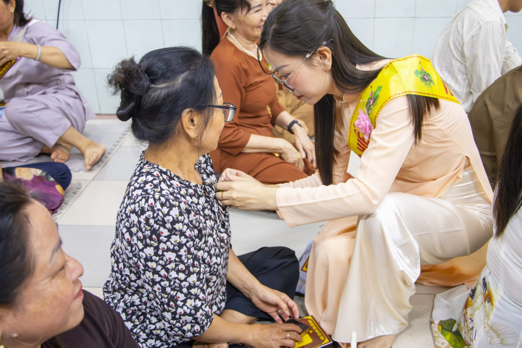LẮNG ĐỌNG MÙA VU LAN – HOA HỒNG CÀI ÁO, TÌNH CHA NGHĨA MẸ (25)