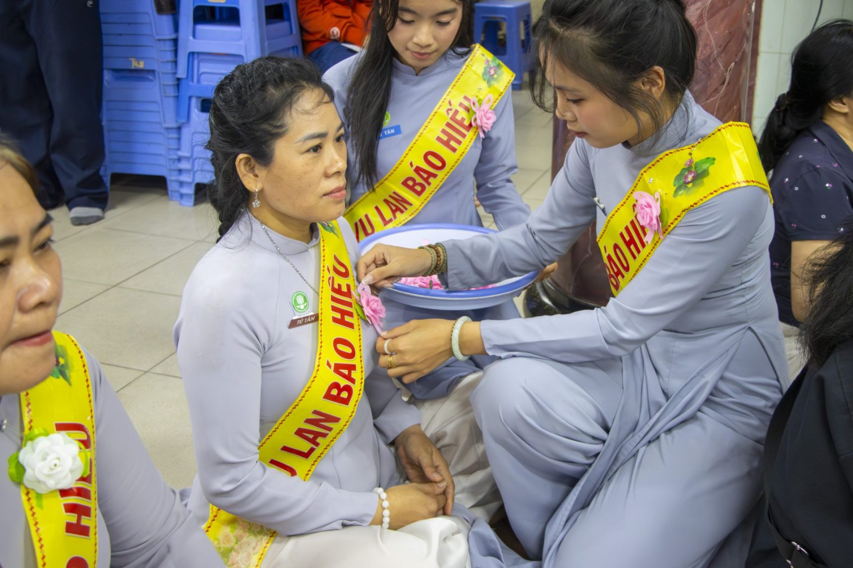 LẮNG ĐỌNG MÙA VU LAN – HOA HỒNG CÀI ÁO, TÌNH CHA NGHĨA MẸ (31)