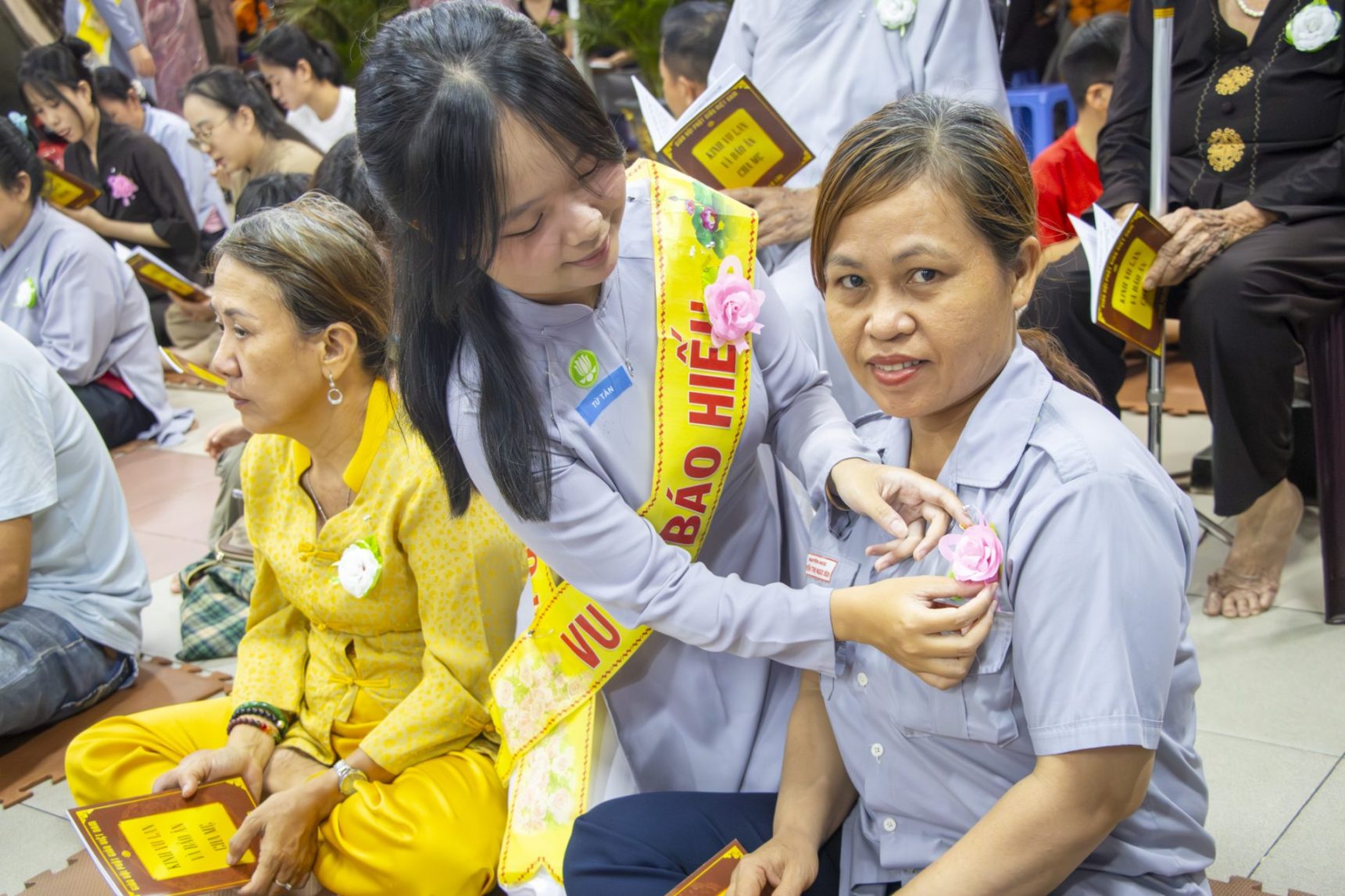 LẮNG ĐỌNG MÙA VU LAN – HOA HỒNG CÀI ÁO, TÌNH CHA NGHĨA MẸ (33)