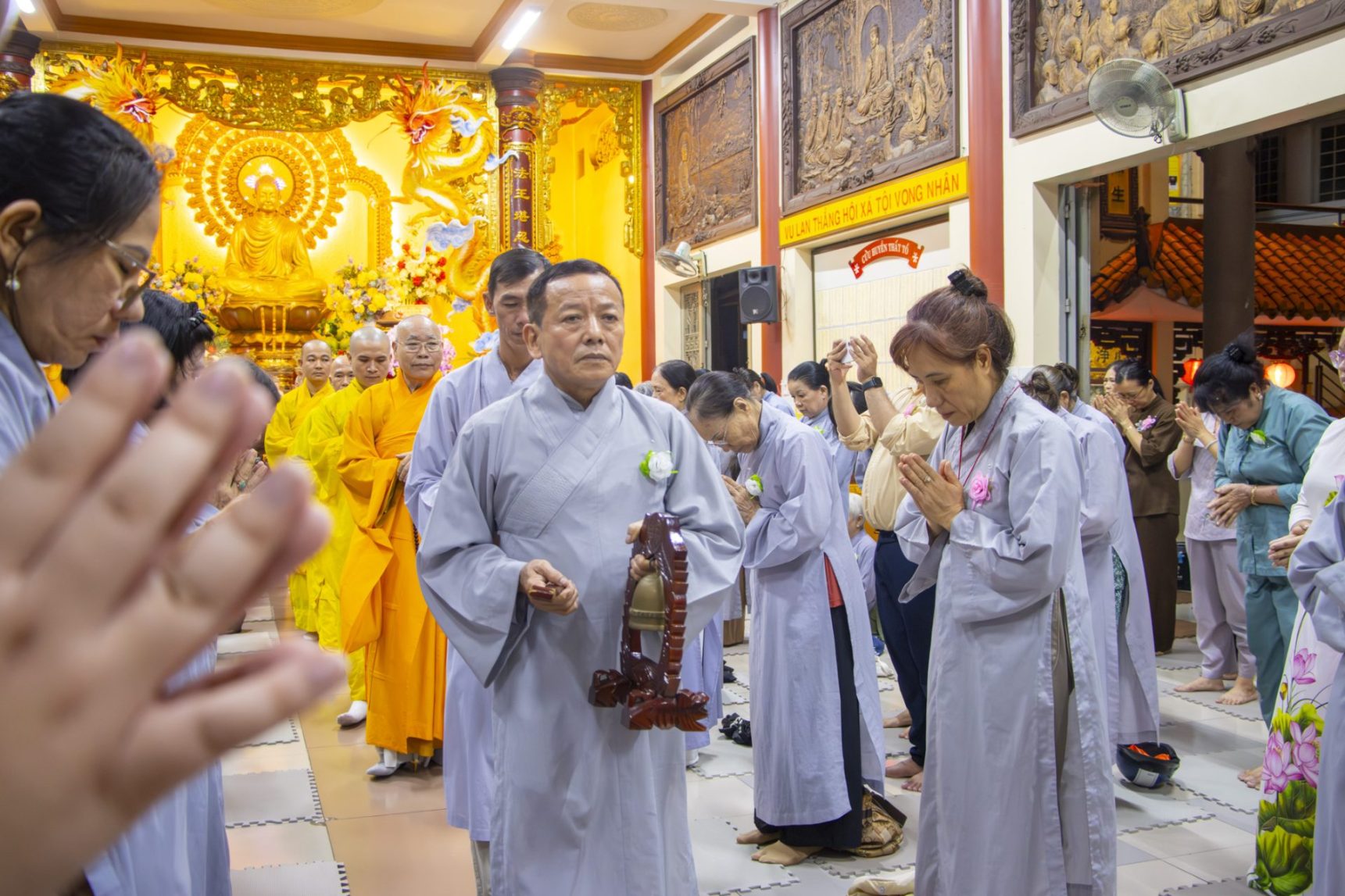 LẮNG ĐỌNG MÙA VU LAN – HOA HỒNG CÀI ÁO, TÌNH CHA NGHĨA MẸ (39)