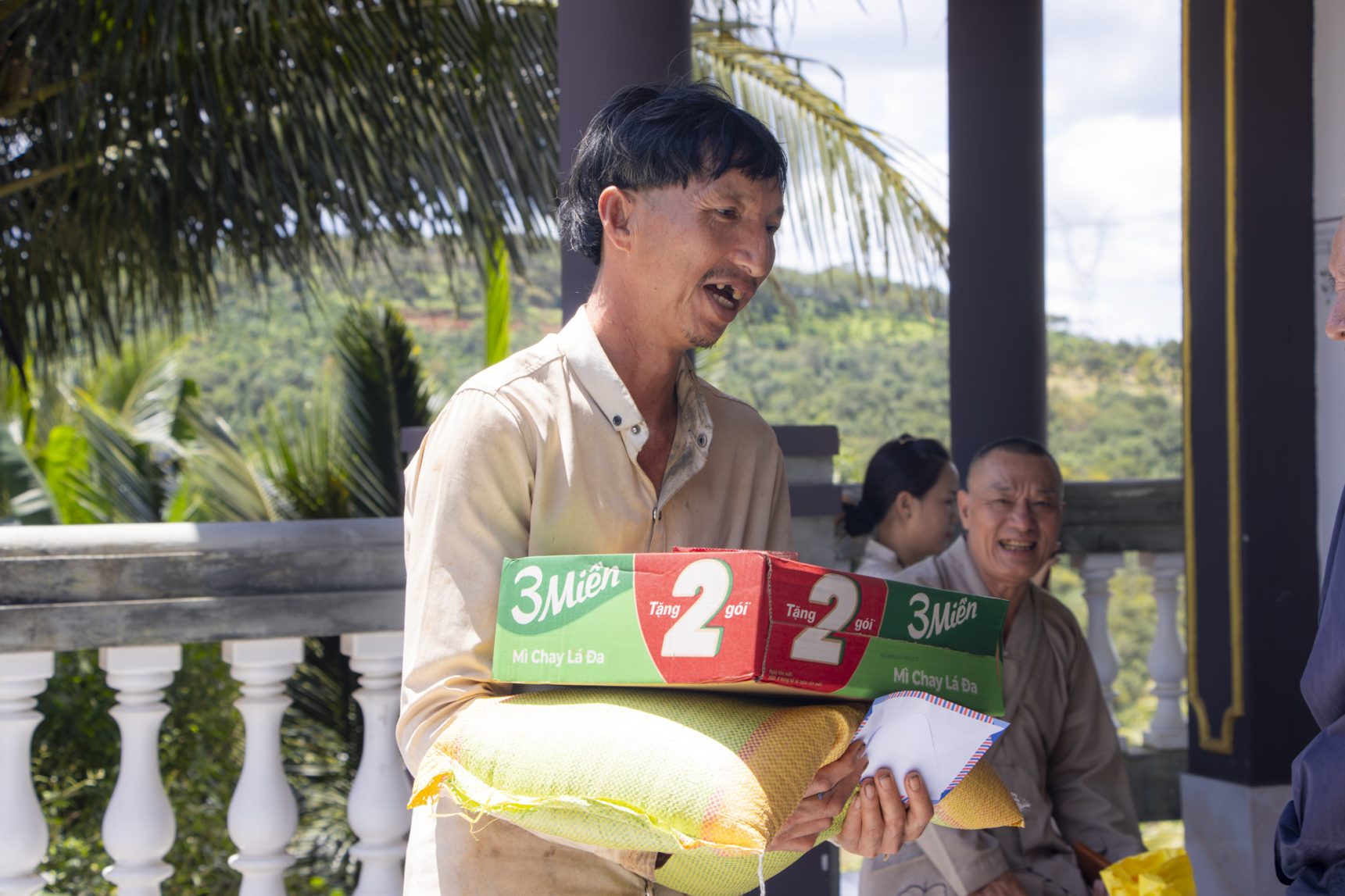 ĐOÀN TỪ THIỆN CHÙA TỪ TÂN TẶNG QUÀ CHO ĐỒNG BÀO NGHÈO XÃ ĐẮK’ RU, ĐẮK NÔNG NGÀY 07/10/2026 (15)